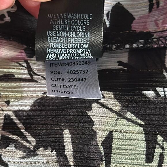 Torrid Women’s Crinkle Chiffon Button Up Mock Neck Floral Plus Blouse Size 4/26 - Picture 10 of 12